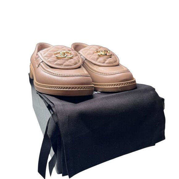 Chanel Quilted Flap Turnlock Loafers (40/10) - Picture 2 of 10